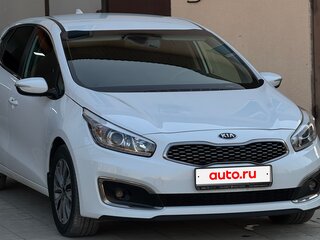 2017 Kia Ceed II Рестайлинг, белый, 1400000 рублей, вид 2
