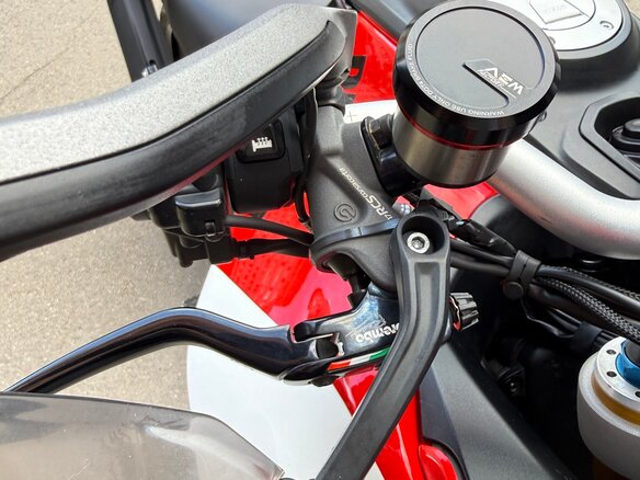 2022 Ducati Multistrada V4, красный - вид 4