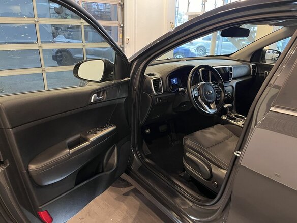 2021 Kia Sportage IV Рестайлинг, серый, 2540000 рублей - вид 20