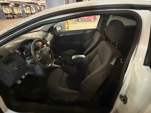2009 Opel Astra GTC H Рестайлинг, белый, 335000 рублей - вид 15