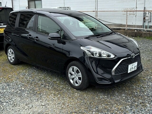 Открыть фотографии: Toyota Sienta II Рестайлинг