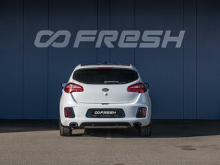 2017 Kia Ceed GT I Рестайлинг, белый, 1755000 рублей, вид 4