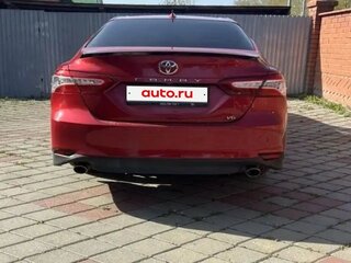 2021 Toyota Camry VIII (XV70) Рестайлинг, красный, 3500000 рублей, вид 3