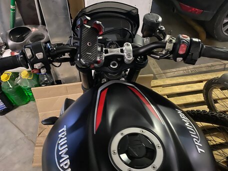 2019 Triumph Street Triple, чёрный, 795000 рублей, вид 4