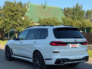2023 BMW X7 40i I (G07) Рестайлинг, белый, 6670000 рублей, вид 4