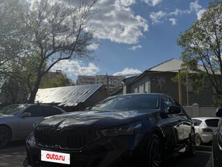 2024 BMW 5 серии 520i VIII (G60/G61/G68), чёрный, 6600000 рублей, вид 2