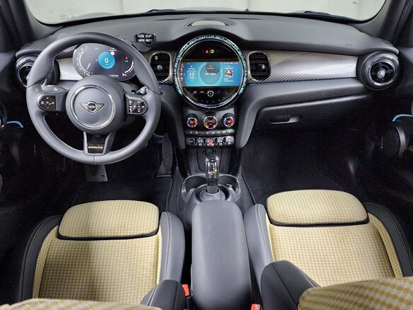 2022 Mini Hatch Cooper III (F55/F56) Рестайлинг 2, зелёный, 2000000 рублей - вид 10