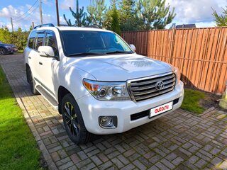 2012 Toyota Land Cruiser 200 Series Рестайлинг 1, белый, 3920000 рублей, вид 3