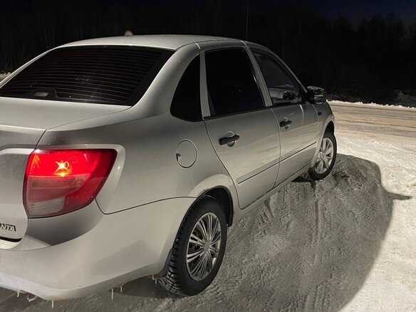 2012 Lada (ВАЗ) Granta I, серебристый, 320000 рублей - вид 4