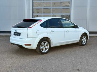2010 Ford Focus II Рестайлинг, белый, 408000 рублей, вид 5