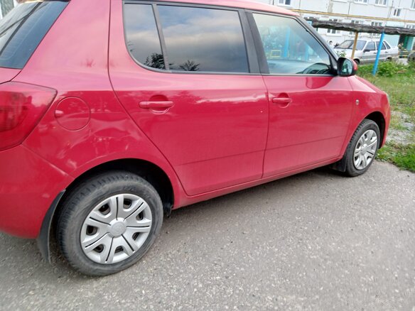 2011 Skoda Fabia II Рестайлинг, красный, 650000 рублей - вид 3