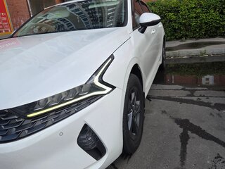 2021 Kia K5 III, белый, 1900000 рублей, вид 3