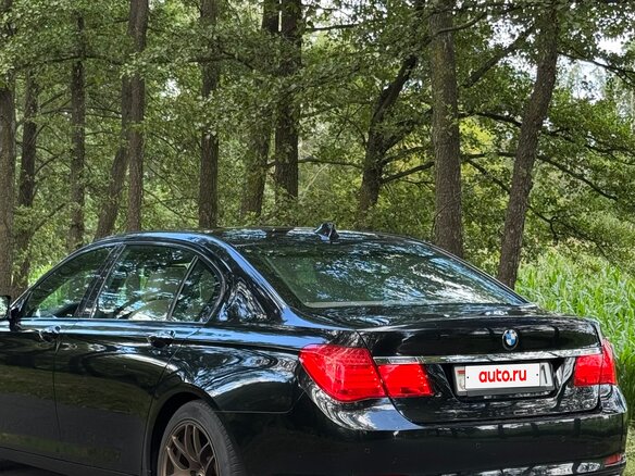 2009 BMW 7 серии Long 740Li V (F01/F02/F04), чёрный, 1200000 рублей - вид 7