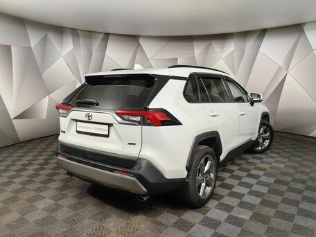 2021 Toyota RAV4 V (XA50), белый, 2989000 рублей, вид 2