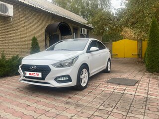 2017 Hyundai Solaris II, белый, 930000 рублей, вид 2