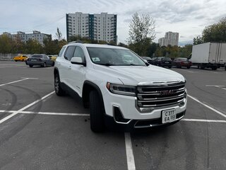 2020 GMC Acadia II Рестайлинг, белый, 3200000 рублей, вид 3