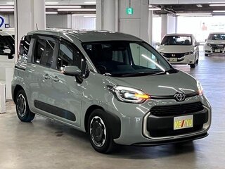 2022 Toyota Sienta III, зелёный, 1200000 рублей, вид 1