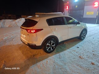 2021 Kia Sportage IV Рестайлинг, белый, 2600000 рублей, вид 3