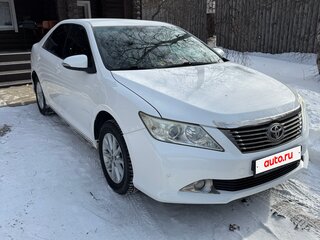 2013 Toyota Camry VII (XV50), белый, 1750000 рублей, вид 3