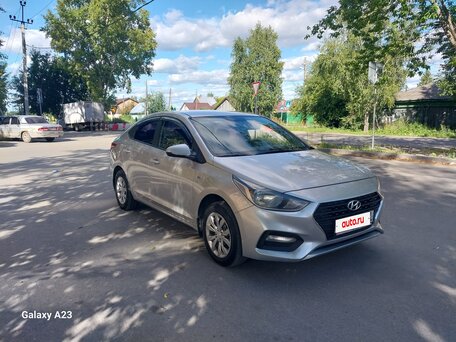 2018 Hyundai Solaris II, серебристый, 750000 рублей, вид 3