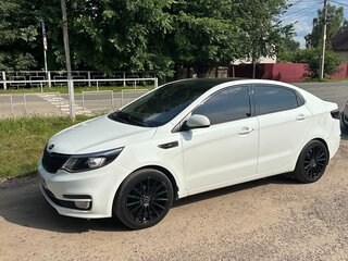 2016 Kia Rio III Рестайлинг, белый, 900000 рублей, вид 3
