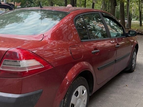 2007 Renault Megane II Рестайлинг, красный, 300000 рублей - вид 1