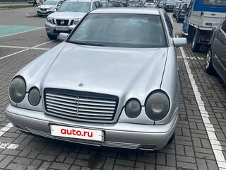 1995 Mercedes-Benz E-Класс 220 II (W210, S210), серебристый, 330000 рублей, вид 1