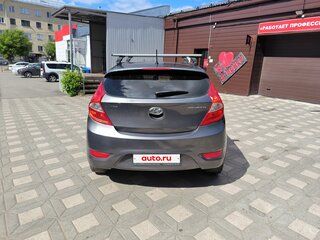 2013 Hyundai Solaris I, серый, 725000 рублей, вид 3