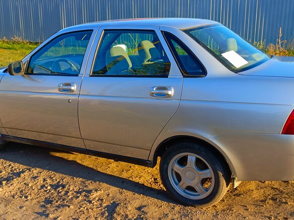2010 Lada (ВАЗ) Priora I, серебристый, 360000 рублей - вид 2
