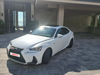 2017 Lexus IS 350 III Рестайлинг, белый, 3850000 рублей, вид 2
