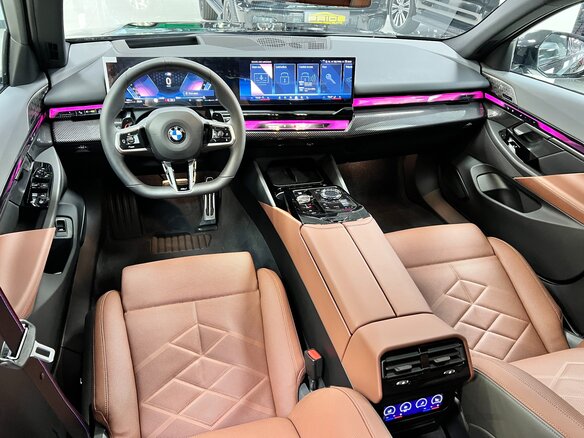 2025 BMW 5 серии 530i xDrive VIII (G60/G61/G68), чёрный, 9300000 рублей - вид 14