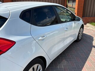 2017 Kia Ceed II Рестайлинг, белый, 1280000 рублей, вид 5