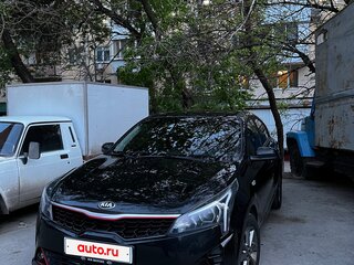 2020 Kia Rio IV Рестайлинг, чёрный, 1750000 рублей, вид 3