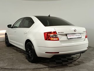 2017 Skoda Octavia III (A7) Рестайлинг, белый, 1470000 рублей, вид 5