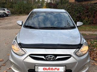 2013 Hyundai Solaris I, серебристый, 800000 рублей, вид 2