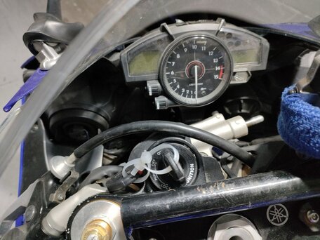 2008 Yamaha YZF-R1, синий, 600000 рублей, вид 5