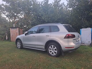 2011 Volkswagen Touareg II, серебристый, 1640000 рублей, вид 2