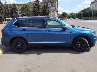 2019 Volkswagen Tiguan II, синий, 2350000 рублей, вид 4