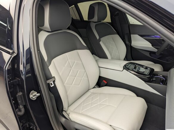 2026 BMW 5 серии 530i xDrive VIII (G60/G61/G68), чёрный, 10300000 рублей - вид 12