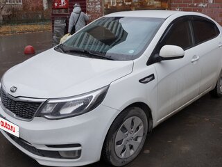 2015 Kia Rio III Рестайлинг, белый, 1100000 рублей, вид 1