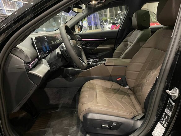 2025 BMW 5 серии 530Li xDrive VIII (G60/G61/G68), чёрный - вид 12
