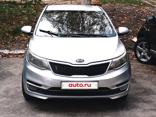 2015 Kia Rio III Рестайлинг, серебристый, 610000 рублей, вид 1