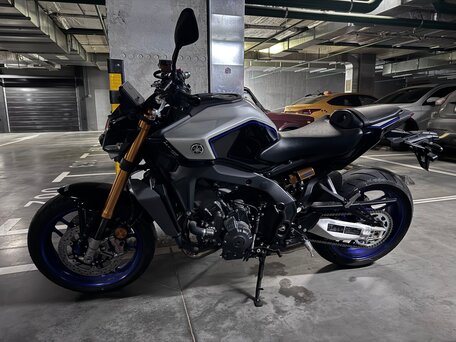 2025 Yamaha MT-09 (FZ-09), серебристый, 1500000 рублей, вид 2