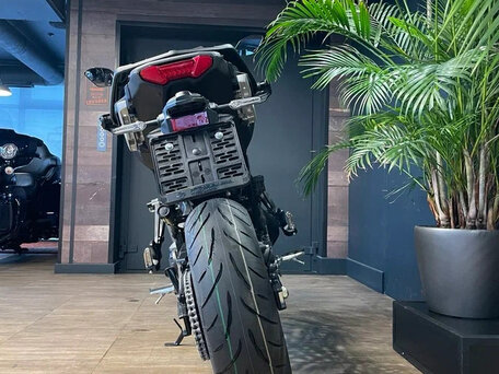 2025 Yamaha Tracer 9, серебристый, 1970000 рублей, вид 4