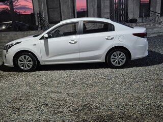 2021 Kia Rio IV Рестайлинг, белый, 1700000 рублей, вид 5