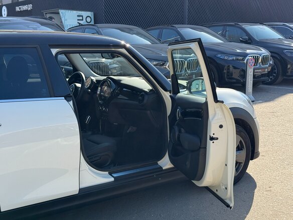 2023 Mini Hatch Cooper III (F55/F56) Рестайлинг 2, чёрный, 2310000 рублей - вид 16