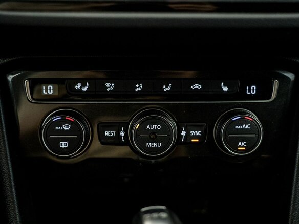 2017 Volkswagen Tiguan II, белый, 2418000 рублей - вид 11