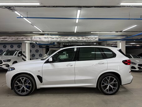2024 BMW X5 40i IV (G05/G18) Рестайлинг, белый, 15160000 рублей, вид 3