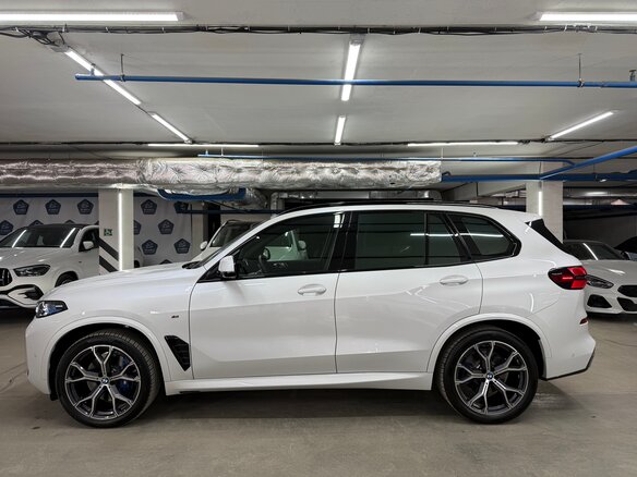 2024 BMW X5 40i IV (G05/G18) Рестайлинг, белый, 14999000 рублей - вид 2