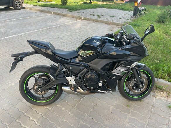 2019 Kawasaki Ninja 650, чёрный, 699000 рублей - вид 2